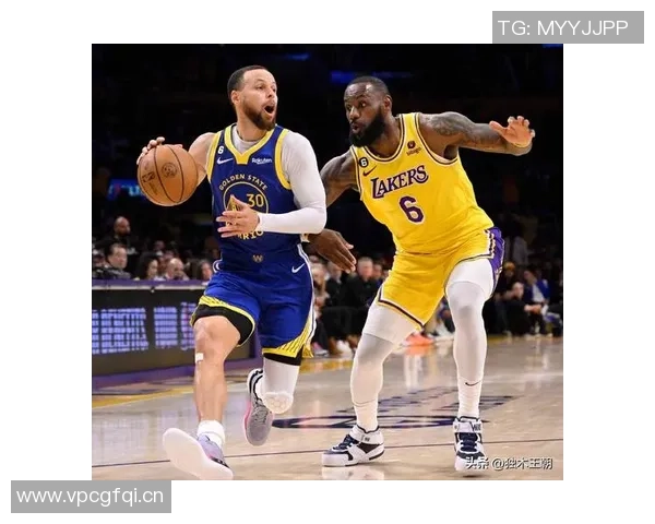 老队友重聚李凯尔赛后与库里追梦小佩顿温情互动展现深厚情谊